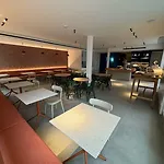 ホテル Alenti シッチェス